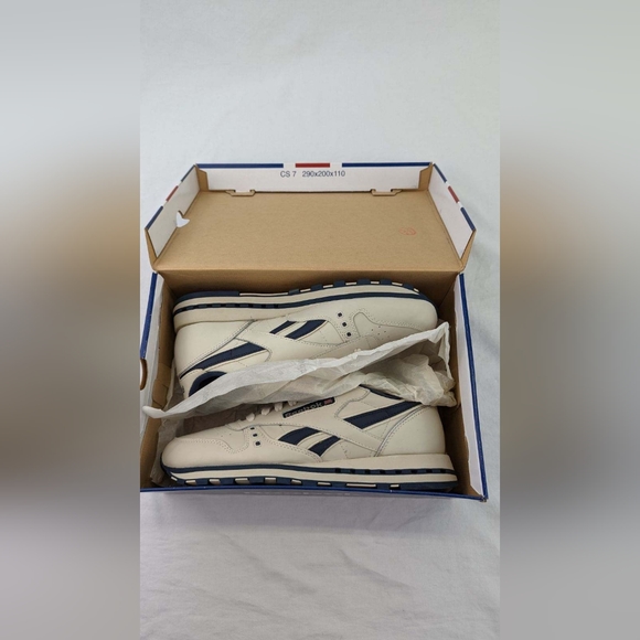 REEBOK classics navy blue/white size 7.5 (mens) - Picture 3 of 9